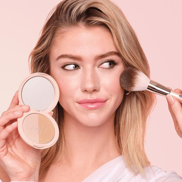The Blurring & Brightening Talc-Free Setting Powder - Last Day! Free Makeup Brush 🎁